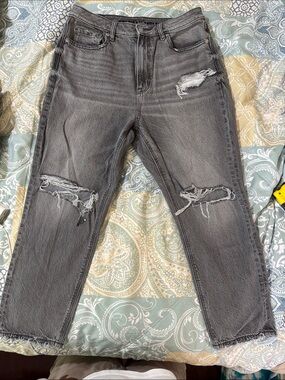 American Eagle Jeans short, Gray Distressed Mom Ripped Jeans, USED RIPPED